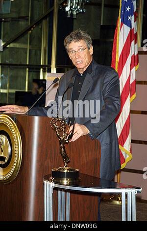 18. März 2002 - K24401JBB NATIONAL ACADEMY DAYTIME EMMY Nominierung Zeremonie. RAINBOW ROOM, NEW YORK 12.03.02. JOHN BARRETT / 2002.MAURY POVICH (Kredit-Bild: © Globe Photos/ZUMAPRESS.com) Stockfoto