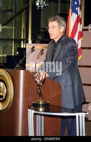 18. März 2002 - K24401JBB NATIONAL ACADEMY DAYTIME EMMY Nominierung Zeremonie. RAINBOW ROOM, NEW YORK 12.03.02. JOHN BARRETT / 2002.MAURY POVICH (Kredit-Bild: © Globe Photos/ZUMAPRESS.com) Stockfoto