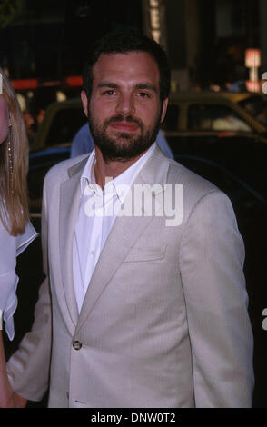 12. Juni 2002 - Los Angeles, CA, USA - K25242EG: WINDTALKERS PREMIERE. GRAUMANS CHINESE THEATER, HOLLYWOOD, CA 06/11/2002.MARK RUFFALO. ED GELLER / 2002 (Kredit-Bild: © Globe Photos/ZUMAPRESS.com) Stockfoto