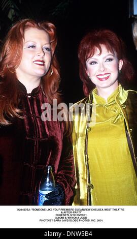 28. März 2001 - K21457SJ: '' SOMEONE LIKE YOU'' PREMIERE CLEARVIEW CHELSEA WEST Theater. & After-PARTY. EUGENE, NYC 03/28/01.NAOMI & WYNONA JUDD. SARA JAYE / 2001 (Kredit-Bild: © Globe Photos/ZUMAPRESS.com) Stockfoto