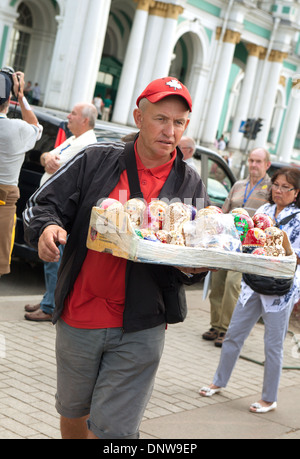 Straßenverkäufer außerhalb "Hermitage" St.Petersburg Russland Stockfoto