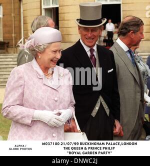 21. Juli 1999 - London, Großbritannien - 21.07.99 BUCKINGHAM Palast, LONDON. DIE KÖNIGIN & PRINZ PHILIP.'' ROYAL GARDEN PARTY "(Kredit-Bild: © Globe Photos/ZUMAPRESS.com) Stockfoto