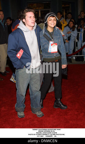 7. Februar 2001 - '' DISNEY CALIFORNIA ADVENTURE PARK''. GRAND OPENING IN CA... RACHEL LEIGH COOK & DATUM. FITZROY BARRETT / 07.02.2001 K20960FB (D) (Kredit-Bild: © Globe Photos/ZUMAPRESS.com) Stockfoto