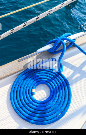 Segelboot-Seil-Detail auf yacht Stockfoto