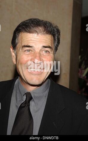 23. Februar 2002 - K24179AG: ART DIRECTORS GUILD AWARDS. BEVERLY HILTON HOTEL INTERNATIONAL BALLROOM, BEVERLY HILLS, CA 23.02.2002. AMY GRÄBER/GLOEB 2002. (D). ROBERT FORSTER(Credit Image: © Globe Photos/ZUMAPRESS.com) Stockfoto