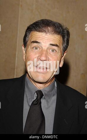 23. Februar 2002 - K24179AG: ART DIRECTORS GUILD AWARDS. BEVERLY HILTON HOTEL INTERNATIONAL BALLROOM, BEVERLY HILLS, CA 23.02.2002. AMY GRÄBER/GLOEB 2002. (D). ROBERT FORSTER(Credit Image: © Globe Photos/ZUMAPRESS.com) Stockfoto