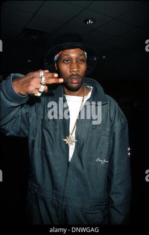 11. Oktober 2001 - K23077HMc: 10/9/01.THE "IRON MONKEY" Filmpremiere im AMC EMPIRE 25 THEATER am 42ND STREET IN New York... RZA ('' WU TANG CLAN''). HENRY McGEE / 2001 (Kredit-Bild: © Globe Photos/ZUMAPRESS.com) Stockfoto