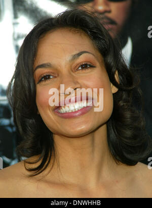 26. Juni 2002 - Westwood, Kalifornien, USA - Schauspielerin ROSARIO DAWSON.'' Men In Black 2''. Mann-Dorf & Bruin Theatres.Westwood, CA 26.06.02. Lockwood.   2002 K2109LOC (Kredit-Bild: © Globe Photos/ZUMAPRESS.com) Stockfoto