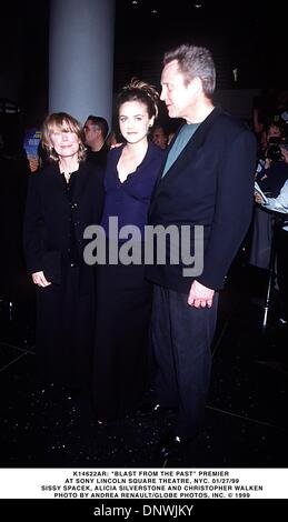 27. Januar 1999 - K14622AR: '' BLAST FROM THE PAST "PREMIER AT SONY LINCOLN SQUARE THEATRE, New York. 01/27/99.SISSY SPACEK, ALICIA SILVERSTONE UND CHRISTOPHER WALKEN. ANDREA RENAULT / 1999 (Kredit-Bild: © Globe Photos/ZUMAPRESS.com) Stockfoto