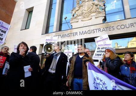 London, UK. 6. Januar 2013. Außerhalb Westminster Magistrates Court zu protestieren, wie Anwälte t Arbeit aus Protest zu Kürzungen auf Beratungs-/Prozesskostenhilfe verweigern. London, 6. Januar 2014 Credit: Rachel Megawhat/Alamy Live-Nachrichten Stockfoto