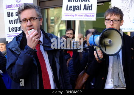 London, UK. 6. Januar 2013. Außerhalb Westminster Magistrates Court zu protestieren, wie Anwälte t Arbeit aus Protest zu Kürzungen auf Beratungs-/Prozesskostenhilfe verweigern. London, 6. Januar 2014 Credit: Rachel Megawhat/Alamy Live-Nachrichten Stockfoto