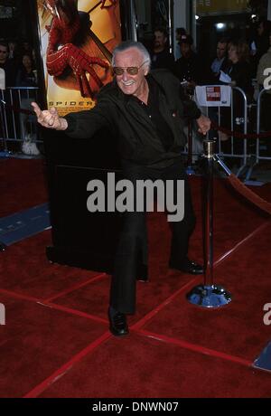 30. April 2002 - Hollywood, CA, USA - K24858EG: SPIDER-MAN PREMIERE. DORF UND BRUIN THEATER, WESTWOOD, CA 04/29/2002.STAN LEE. WERDEN ED GELLER / 2002 (Kredit-Bild: © Globe Photos/ZUMAPRESS.com) Stockfoto