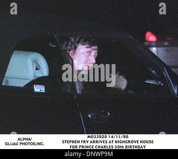 13. November 1998 - Großbritannien - 14.11.98. STEPHEN FRY kommt in HIGHGROVE HOUSE für Prinz CHARLES 50. Geburtstag (Kredit-Bild: © Globe Photos/ZUMAPRESS.com) Stockfoto