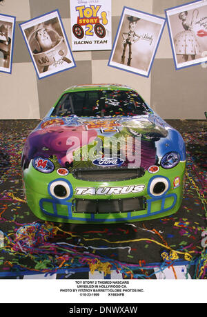 23. Oktober 1999 - TOY STORY 2 thematische NASCARS. VORGESTELLT IN HOLLYWOOD CA... FITZROY BARRETT / 23.10.1999 K16934FB (Kredit-Bild: © Globe Photos/ZUMAPRESS.com) Stockfoto