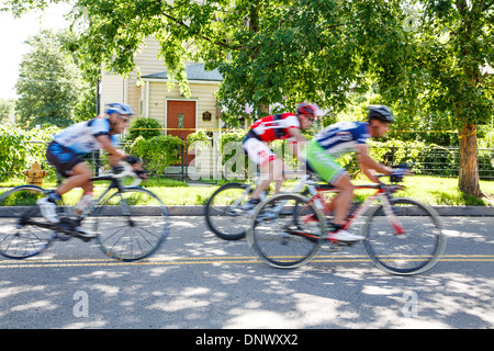 Profi-Radrennen durch Wohnstraßen von Denver, Colorado Stockfoto