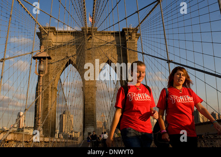 Die Brooklyn Bridge ist eine der ältesten Hängebrücken in den Vereinigten Staaten. 1.825my hat eine Länge von verbinden Stockfoto