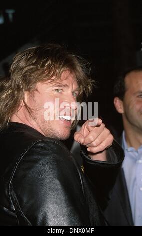 24. April 2002 - Hollywood, CA, USA - K24809EG: Welt-PREMIERE von "THE SALTON SEA''. EGYPTIAN THEATRE, HOLLYWOOD, CA 04/23/2002.VAL KILMER. ED GELLER / 2002 (Kredit-Bild: © Globe Photos/ZUMAPRESS.com) Stockfoto