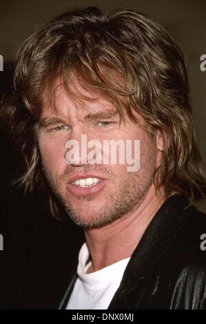 24. April 2002 - Hollywood, CA, USA - K24809EG: Welt-PREMIERE von "THE SALTON SEA''. EGYPTIAN THEATRE, HOLLYWOOD, CA 04/23/2002.VAL KILMER. ED GELLER / 2002 (Kredit-Bild: © Globe Photos/ZUMAPRESS.com) Stockfoto