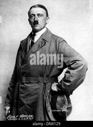 6. Juni 1920 - Berlin, Deutschland - Original-Portrait der Nazi-Führer ADOLF HITLER (1889-1945) in den 1920er Jahren. Hitler war der deutschen Fuhrer von 1934-1945. (Kredit-Bild: © KEYSTONE Pictures/ZUMAPRESS.com) Stockfoto