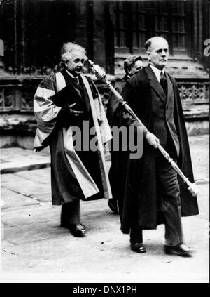 26. Mai 1931 - London, England, U.K - Professor ALBERT EINSTEIN Besuch der University of Oxford. Einstein (14. März 1879 Ð 18. April 1955) war ein deutscher theoretischer Physiker, gilt als der größte Wissenschaftler des 20. Jahrhunderts. Er schlug die Theorie der Relativität und Beiträge zur Entwicklung der Quantenmechanik, statistische Mechanik und Kosmologie. (Kredit Ima Stockfoto