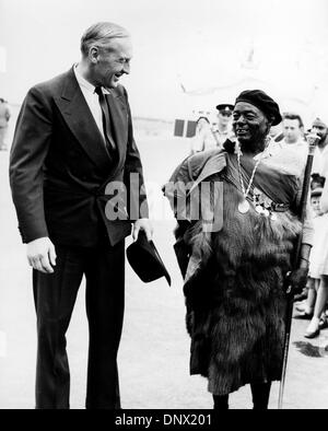 9. September 1937 - eröffnet Nairobi, Kenia - Kenias neue internationale Tor zu Afrika, Nairobi Airport, vor kurzem nach vier Jahren Bauzeit Internationale Flugzeug flog für diesen Anlass aus so weit weg wie England und Indien und Kenianer selbst gemacht die Start-und Landebahn Coney Island an einem Sommertag aussehen. Die 25.000 Passagiere, die erwartet werden, den Flughafen in seinem ersten Jahr Stockfoto
