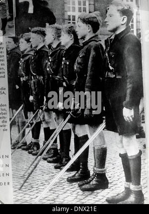 22. August 1938 stehen stramm am Hitler-Jugend-Trainingslager - Nürnberg - jungen. (Kredit-Bild: © KEYSTONE Bilder USA/ZUMAPRESS.com) Stockfoto