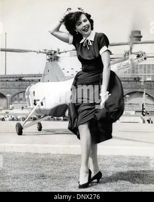 14. Juli 1955 - kommt London, England, Vereinigtes Königreich - ANN MILLER besitzen für die Menge pro sie in South Bank per Hubschrauber. (Kredit-Bild: © KEYSTONE Pictures/ZUMAPRESS.com) Stockfoto