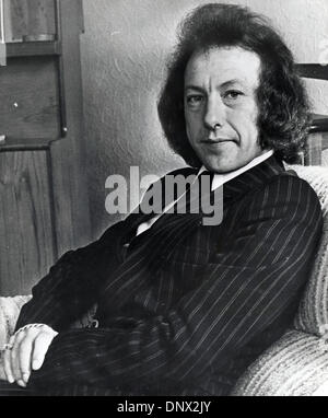 20. April 1974 - London, England, Vereinigtes Königreich - RONALD MILHENCH in seinem Haus wird wahrscheinlich Gebühren wegen Fälschung des Premierministers Unterschrift Land Angebote zu bekommen. (Kredit-Bild: © KEYSTONE Pictures/ZUMAPRESS.com) Stockfoto