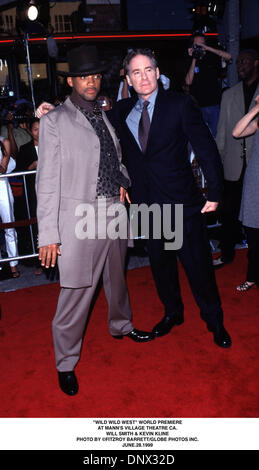 28. Juni 1999 - 28.06.99.'' WILD WILD WEST'' WELTPREMIERE. MANNS VILLAGE THEATRE, CA... WIRD SMITH & KEVIN KLINE. FITZROY BARRETT / 1999 (Kredit-Bild: © Globe Photos/ZUMAPRESS.com) Stockfoto