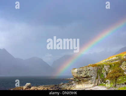 Sgur Na Stri, schwarz Cullins betrachtet über Loch Scavaig, Elgol auf der Isle Of Skye in den schottischen Highlands in dramatischen Wetter Stockfoto