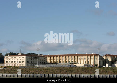 2. Dezember 2005; San Quentin, Kalifornien, USA; San Quentin Prison ist Kaliforniens älteste und bekannteste correctional Institution. Das Gefängnis umfasst heute ein Auffanglager für Neuzusagen, eine Bewährung Verletzer Einheit, Allgemeinbevölkerung Einheiten und einer Arbeitseinheit Besatzung Mindestanforderungen an die Sicherheit. Der Staat nur Gaskammer und Death Row für alle männlichen verurteilten Gefangenen befinden sich in San Quentin. Solc Stockfoto