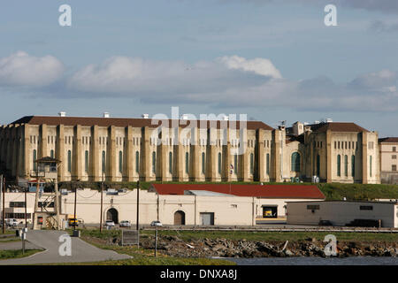 2. Dezember 2005; San Quentin, Kalifornien, USA; San Quentin Prison ist Kaliforniens älteste und bekannteste correctional Institution. Das Gefängnis umfasst heute ein Auffanglager für Neuzusagen, eine Bewährung Verletzer Einheit, Allgemeinbevölkerung Einheiten und einer Arbeitseinheit Besatzung Mindestanforderungen an die Sicherheit. Der Staat nur Gaskammer und Death Row für alle männlichen verurteilten Gefangenen befinden sich in San Quentin. Solc Stockfoto