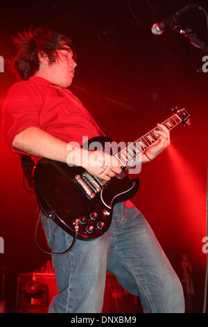 4. Dezember 2005; New York, NY, USA; Band HAWTHORNE HEIGHTS in der Nokia Theater in New York durchführen. Obligatorische Credit: Foto von Aviv klein/ZUMA Press. (©) Copyright 2005 von Aviv klein Stockfoto