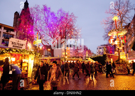 Weihnachtsmarkt Köln in der Dämmerung, dem alten Markt, Alter Markt, Köln (Köln), Deutschland, Europa Stockfoto