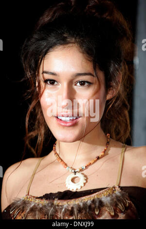 15. Dezember 2005; Beverly Hills, CA, USA; Q'ORIANKA KILCHER kommt "The New World" LA Premiere in Beverly Hills obligatorisch Credit: Foto von Branimir Kvartuc/ZUMA Press. (©) Copyright 2005 von Branimir Kvartuc Stockfoto