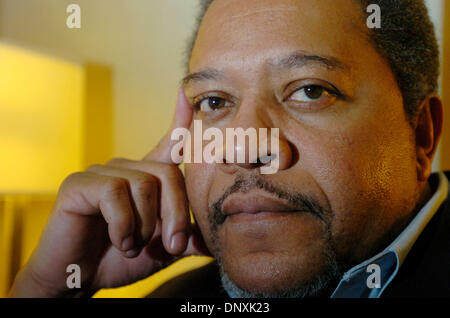 18. Dezember 2005; New York, NY, USA; Transport Workers Union lokalen 100 Präsident ROGER TOUSSAINT in seinem Hotelzimmer im Grand Hyatt Hotel in New York am 18. Dezember 2005. Vertragsverhandlungen zwischen der Metropolitan Transportation Authority und TWU lokalen 100 wenig Fortschritte gemacht haben und die Union hat einen begrenzten Streik auf Buslinien in Queens geplant beginnt um 12:01 Uhr am 19. Dezember. Stockfoto