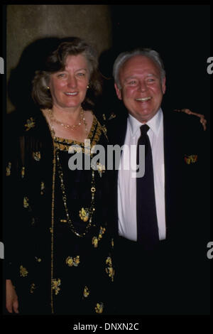 Hollywood, Kalifornien, USA;  Schauspieler CARROLL O'CONNOR und Frau NANCY O'CONNOR werden in einer undatierten Foto angezeigt.  (Michelson - Roger Karnbad/Datum unbekannt) Obligatorische Credit: Foto von Michelson/ZUMA Press. (©) Copyright 2006 Michelson Stockfoto