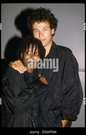 Hollywood, Kalifornien, USA;  Schauspielerin/Komiker, WHOOPI GOLDBERG und Ehemann Kameramann DAVID CLAESSEN sind in undatierten Foto gezeigt.  (Betty Michelson Michelson-Datum unbekannt) Obligatorische Credit: Foto von Michelson/ZUMA Press. (©) Copyright 2006 Michelson Stockfoto