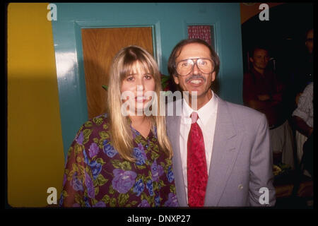 11. August 1992;  Hollywood, Kalifornien, USA;  SONNY BONO und Tochter CHASITITY BONO besuchen die Yucatan Grill Eröffnung in Santa Monica, Kalifornien.   Obligatorische Credit: Kathy Hutchins/ZUMA Press. (©) Kathy Hutchins Stockfoto