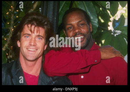 Hollywood, Kalifornien, USA;  Stars der "Lethal Weapon", werden Filme Schauspieler MEL GIBSON und DANNY GLOVER in einer undatierten Foto angezeigt.  (Michelson/Datum unbekannt) Obligatorische Credit: Foto von Michelson/ZUMA Press. (?) Copyright 2006 Michelson Stockfoto