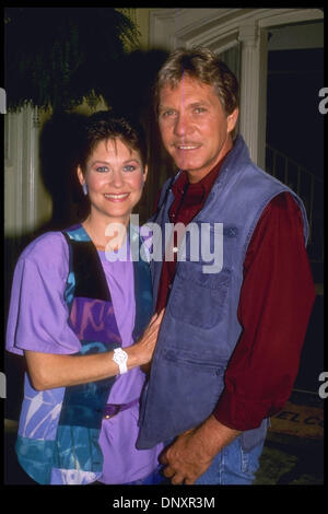 Hollywood, Kalifornien, USA;  Darsteller DEE WALLACE STONE und Ehemann CHRISTOPHER STONE sind in einer undatierten Foto gezeigt.  Obligatorische Credit: Kathy Hutchins/ZUMA Press. (©) Kathy Hutchins Stockfoto