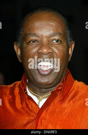 6. Januar 2006; Hollywood, Kalifornien, USA; Foto: Sep 03, 2003; 3 Mal Grammy Gewinner Soul-Sänger LOU RAWLS, 72, starb heute an Lungenkrebs im Cedars-Sinai Medical Center in Los Angeles. Rawls war mit Gehirntumoren im Mai 2005 und Lungenkrebs im Dez. 2004 diagnostiziert. Einem Autounfall im Jahr 1958 führte zu kurzfristigen Koma und die Narben auf seinem Gesicht. Seinen größten hit Song war "Du wirst nie Fi Stockfoto