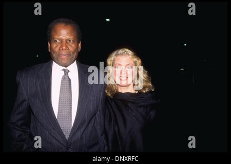 Hollywood, Kalifornien, USA; SIDNEY POITIER und Frau JOANNA sind in einem 1998 Foto gezeigt.  Obligatorische Credit: Kathy Hutchins/ZUMA Press. (©) Kathy Hutchins Stockfoto