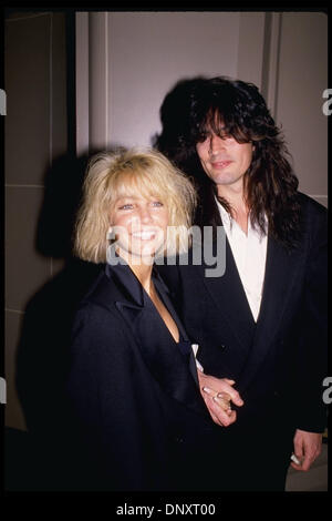 2. Februar 2006 Schauspielerin HEATHER LOCKLEAR und ihre Musiker Hubby RICHIE SAMBORA nannte es nach fast 11 Jahren Marrige beendet. Das Paar hat eine 8 Jahre alte Tochter. Berichte bestätigen nicht, warum sie scheiden. (Foto-Datei: HEATHER LOCKLEAR und TOMMY LEE gelten in diesem undatierten Foto abgebildet.  (Michelson-Roger Karnbad/Datum unbekannt) Obligatorische Credit: Foto von Michelson / Stockfoto