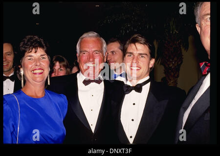 Hollywood, Kalifornien, USA; Foto: Datum unbekannt; TOM CRUISE mit seinen Eltern MARY LEE und THOMAS CRUISE MAPOTHER. Obligatorische Credit: Kathy Hutchins/ZUMA Press. (©) Kathy Hutchins Stockfoto