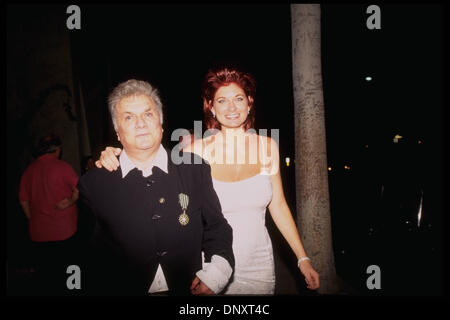 TONY CURTIS und Frau JILL VANDENBERG Sre zusammen in ein Foto aufgenommen im Jahr 1997 gezeigt.  Obligatorische Credit: Kathy Hutchins/ZUMA Press. (©) Kathy Hutchins Stockfoto