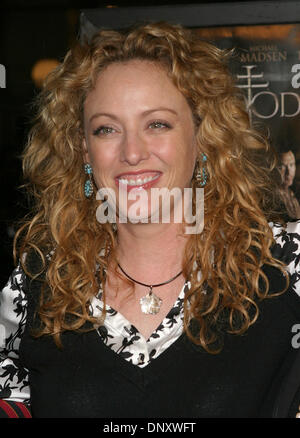 4. Januar 2006; Hollywood, Kalifornien, USA; Schauspielerin VIRGINIA MADSEN bei der Premiere des Films "BloodRayne" in Hollywood. Obligatorische Credit: Foto von Marianna Day Massey/ZUMA Press. (©) Copyright 2006 von Marianna Tag Massey Stockfoto