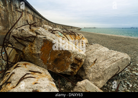 Die viktorianischen Wellenbrecher (1,7 Meilen lang) in Holyhead, Anglesey, Wales, Vereinigtes Königreich. Stockfoto