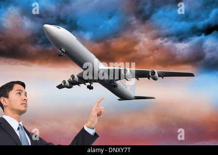 Zusammengesetztes Bild des schweren asiatischen Geschäftsmann zeigen Stockfoto