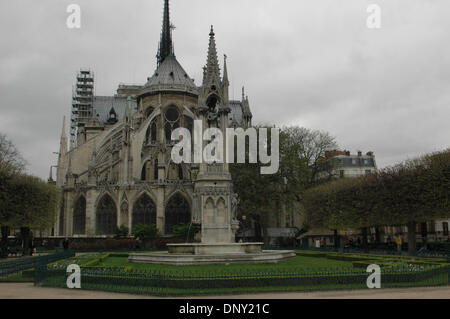 12. Januar 2006; Paris, Frankreich; Der Ostseite der Kathedrale Notre-Dame. Obligatorische Credit: Foto von Tina Fultz/ZUMA Press. (©) Copyright 2006 by Tina Fultz Stockfoto